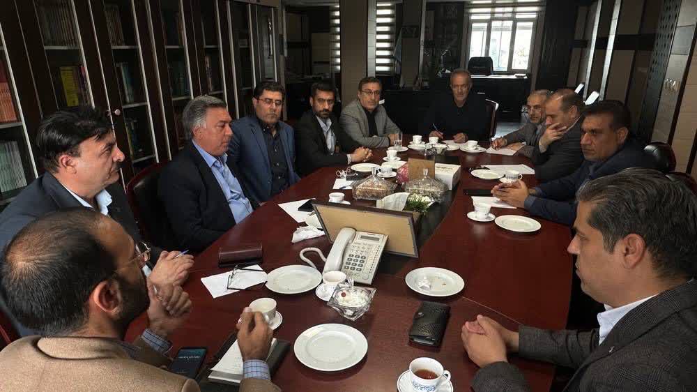 برگزاري جلسه هيأت مديره کانون سردفتران و دفترياران آذربايجان شرقي با مديرکل ثبت اسناد و املاک استان